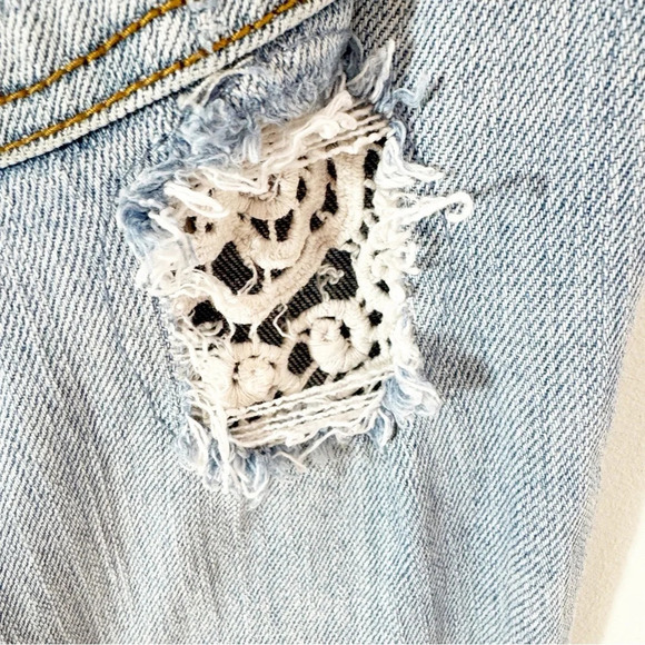 Free People Lacey Stilt Distressed Denim Lace Trim Jeans Light Blue Size 28 - Picture 9 of 14